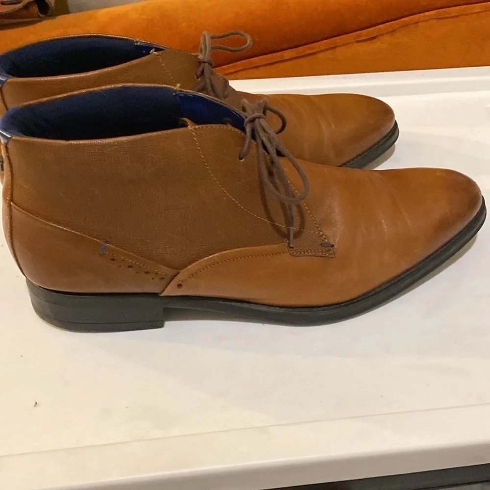 TED BAKER Leather Chukka Boots size 10.5 like new